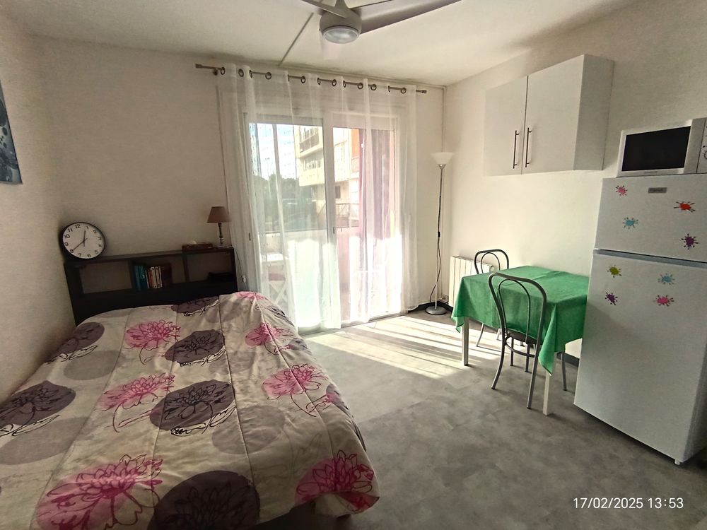 PROCHE CURE - STUDIO 18M2 + Balcon avec baies coulissantes