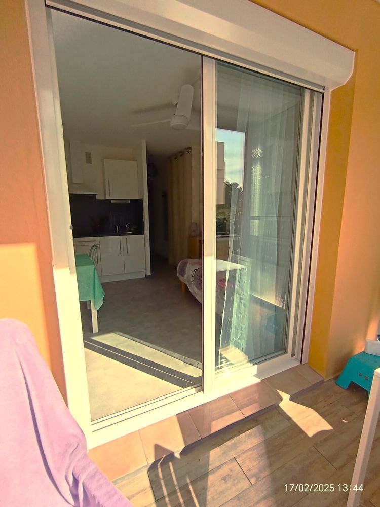 PROCHE CURE - STUDIO 18M2 + Balcon avec baies coulissantes