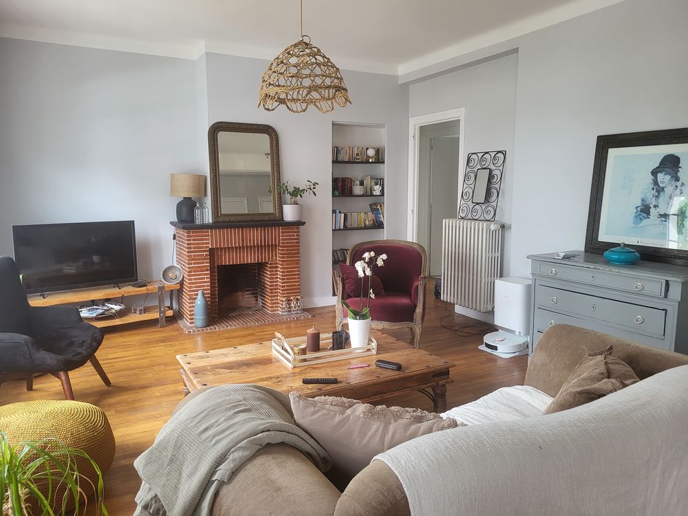 un appartement avec 2 chambres