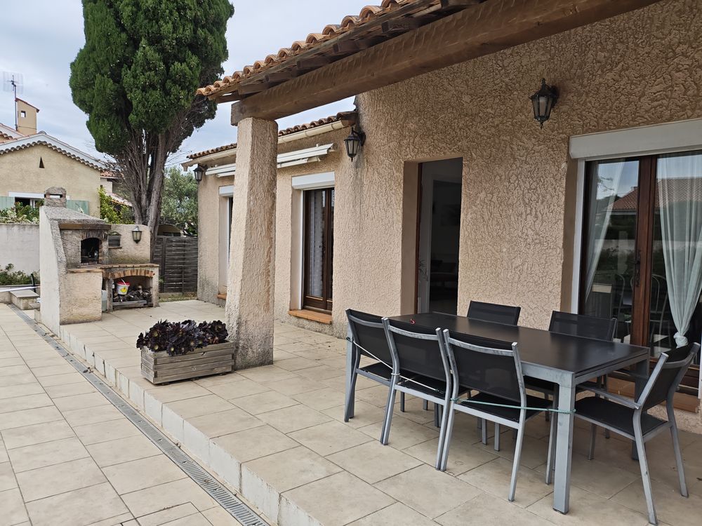 Maison 5 pièces plain pied avec piscine forage et garage