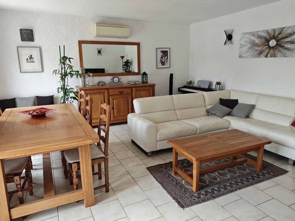Maison 5 pièces plain pied avec piscine forage et garage