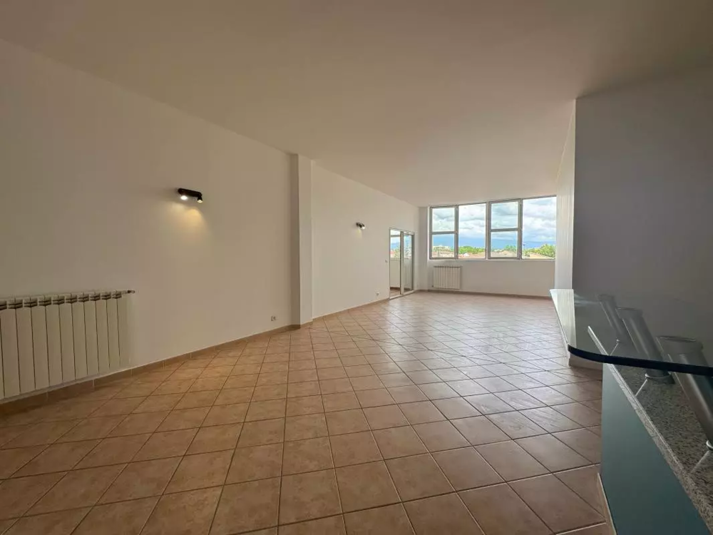 Appartement T4 de 147m² Loggia - Cave - Parking. Carpentras