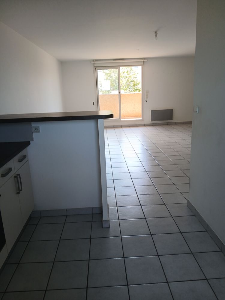 Perpignan-Clos Banet-Grd app.F3-1.ét.+Terrasse+Parking fermé