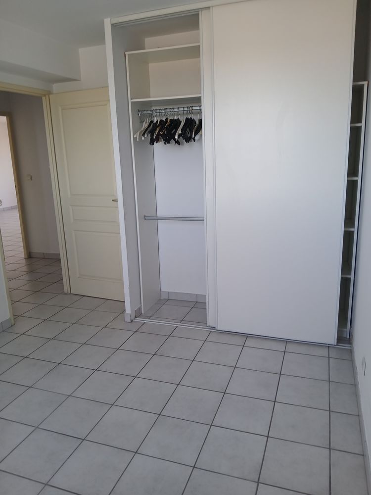 Perpignan-Clos Banet-Grd app.F3-1.ét.+Terrasse+Parking fermé
