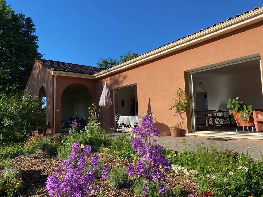 Maison contemporaine 4 pièces de 114 m2 + 30 m2 275 K euros