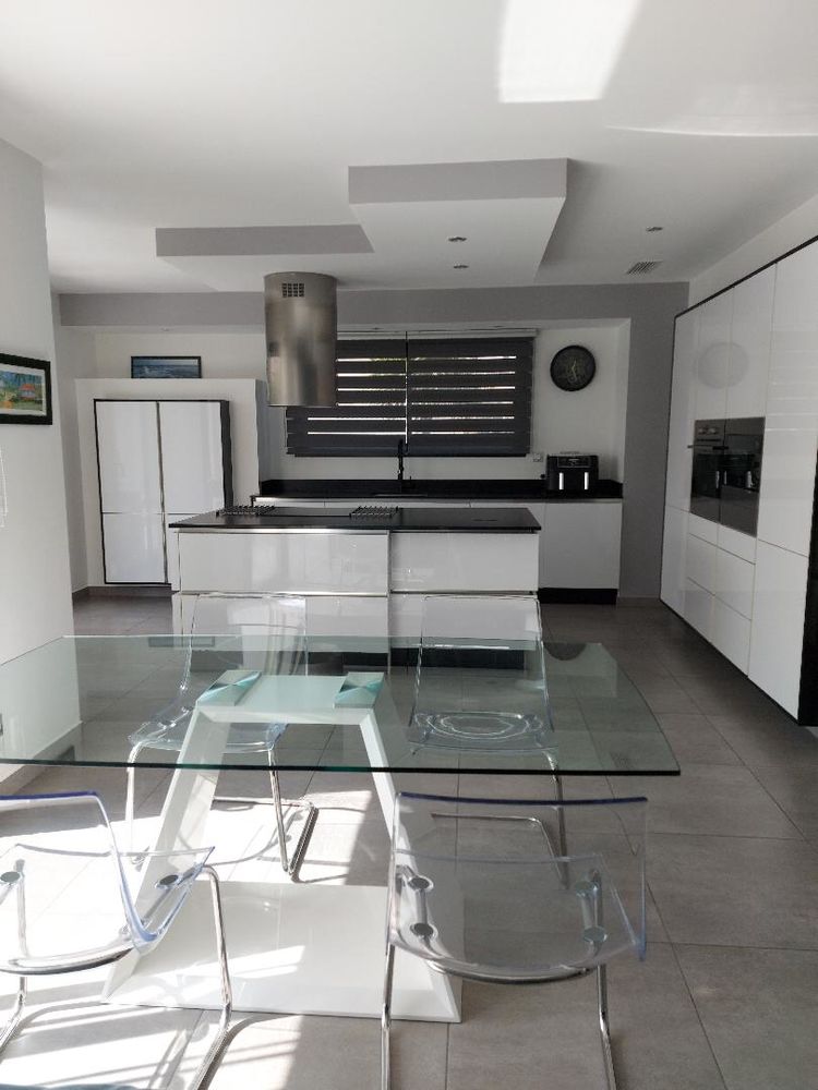 MAISON D'ARCHITECTE avec PISCINE 155m2 6 pièces sur 610 m2