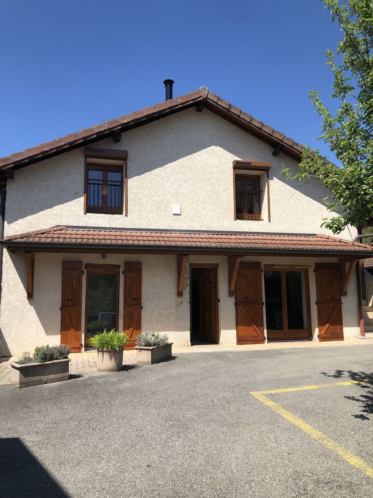 Appartement T3 entièrement rénové à Ardon - 01200 Valserhôn