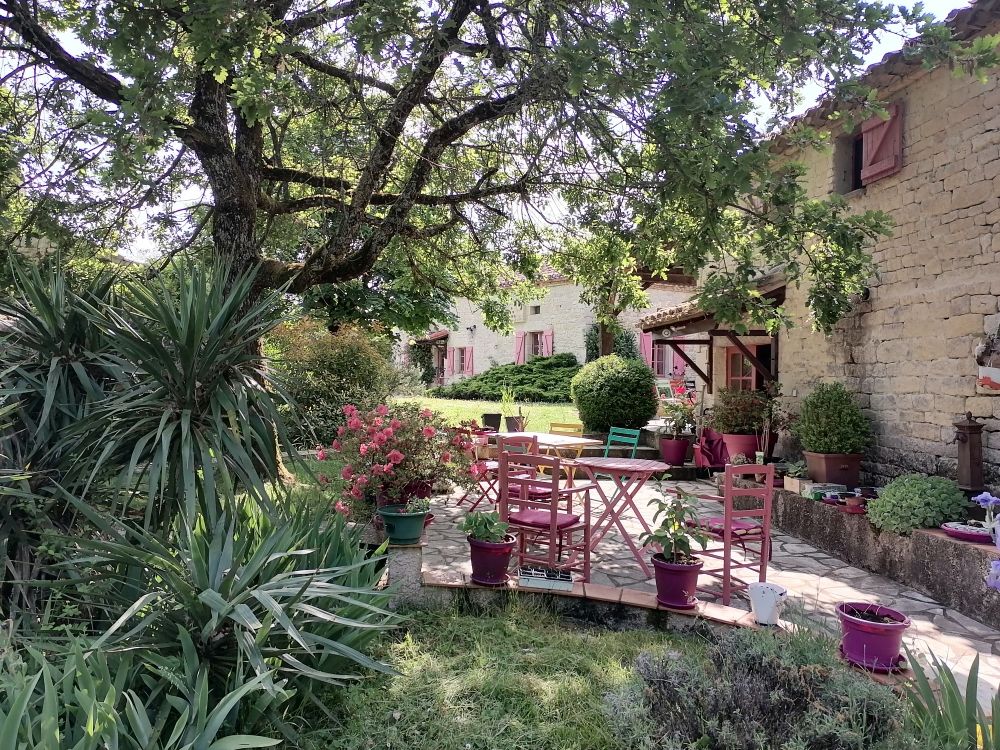 Ensemble immobilier typique lotois sur 12000 M2 de terrain