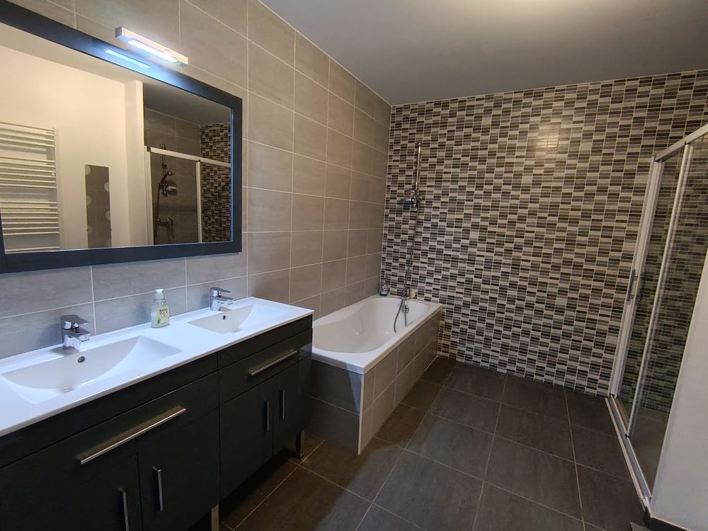 T4/ANGLET 5 Cantons/88 m²/double parking boxé/dernier étage.