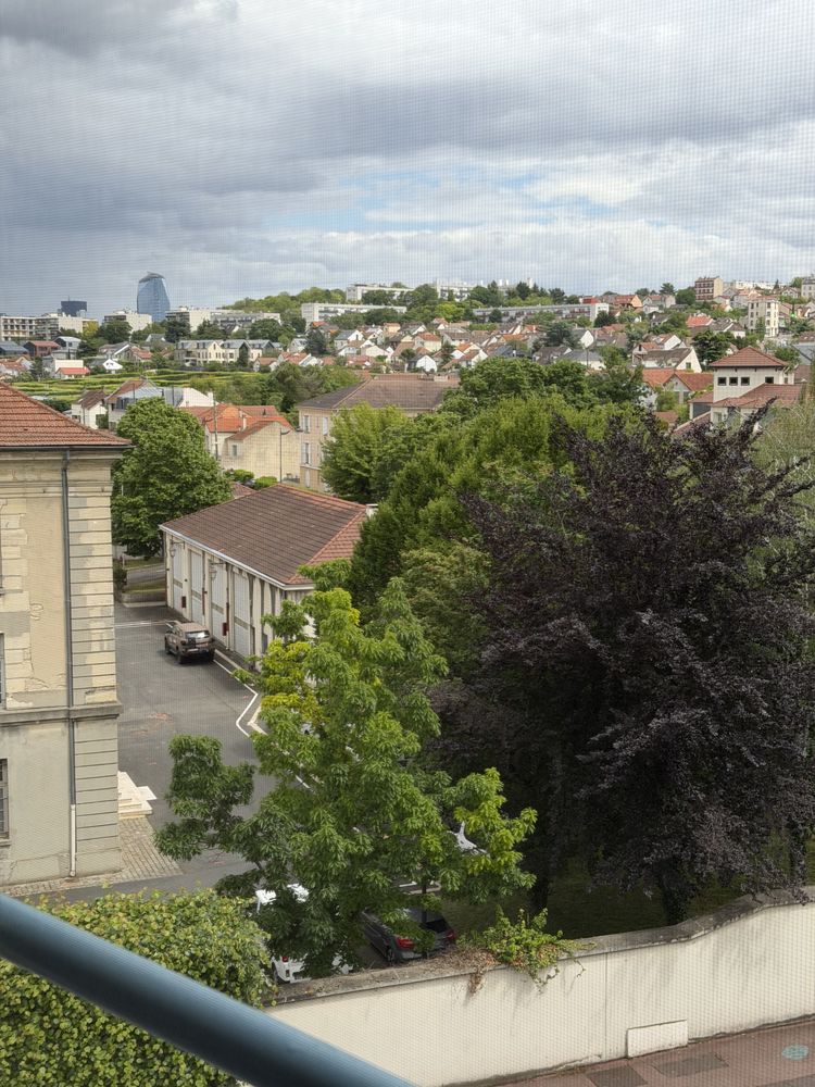 Rueil-Malmaison Centre Ville. Élégant 2 pièces dernier étage