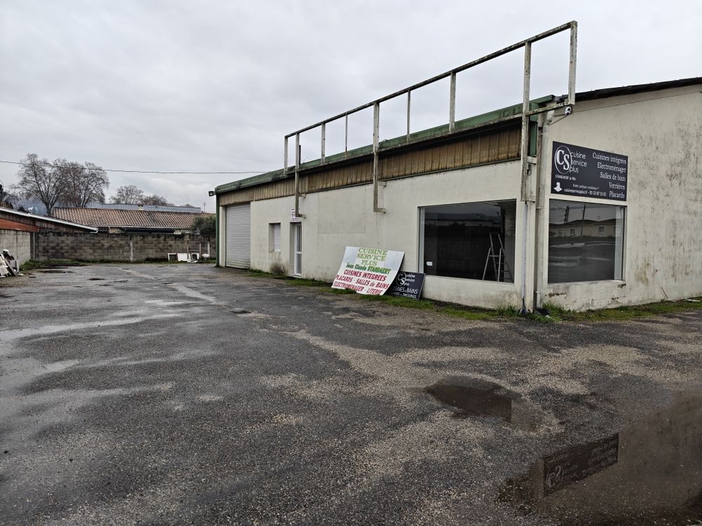 Local Commercial 170 m² proche commerces.