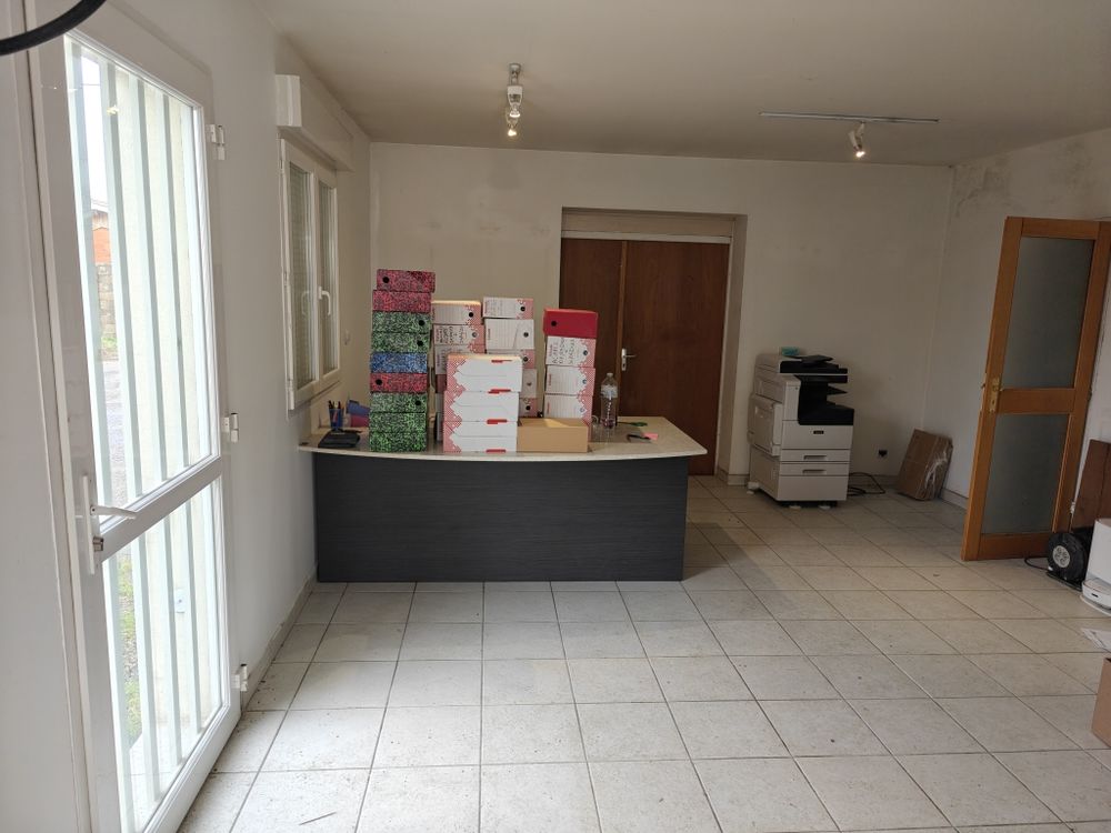 Local Commercial 170 m² proche commerces.