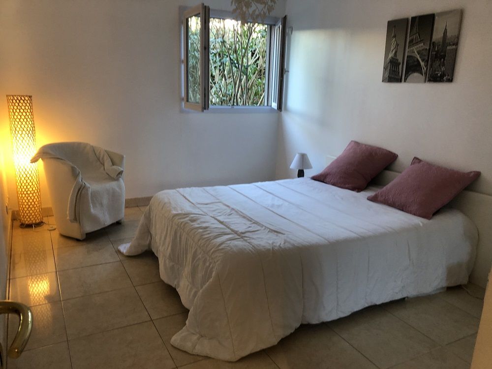 BEL APPARTEMENT 2PIECES TOUT GRAND CONFORT MEUBLE BORD DE