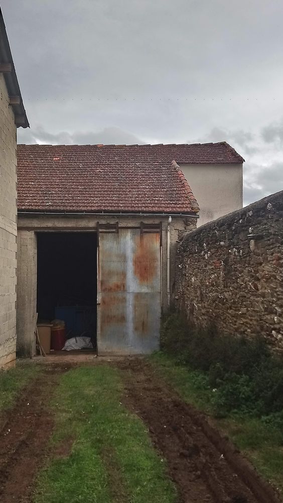 ? Remise / Atelier / Espace de stockage ? 212 m²