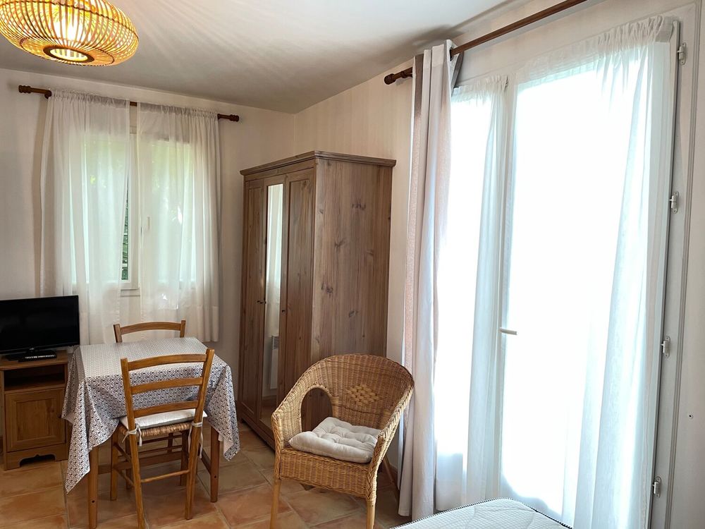 STUDIO INDEPENDANT DANS VILLA