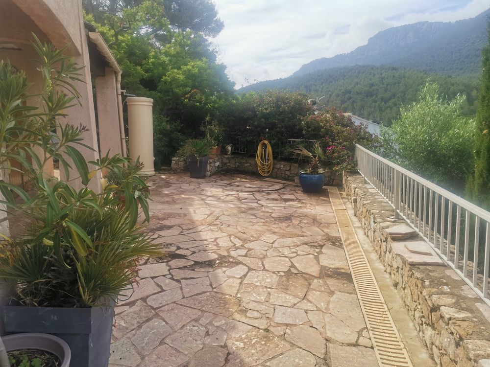 Maison contemporaine avec un DPE B au Revest-les-Eaux (83200