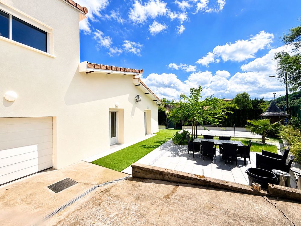Maison rénovée avec piscine €" 135 m² €" Périgueux canal €" 349 000 €