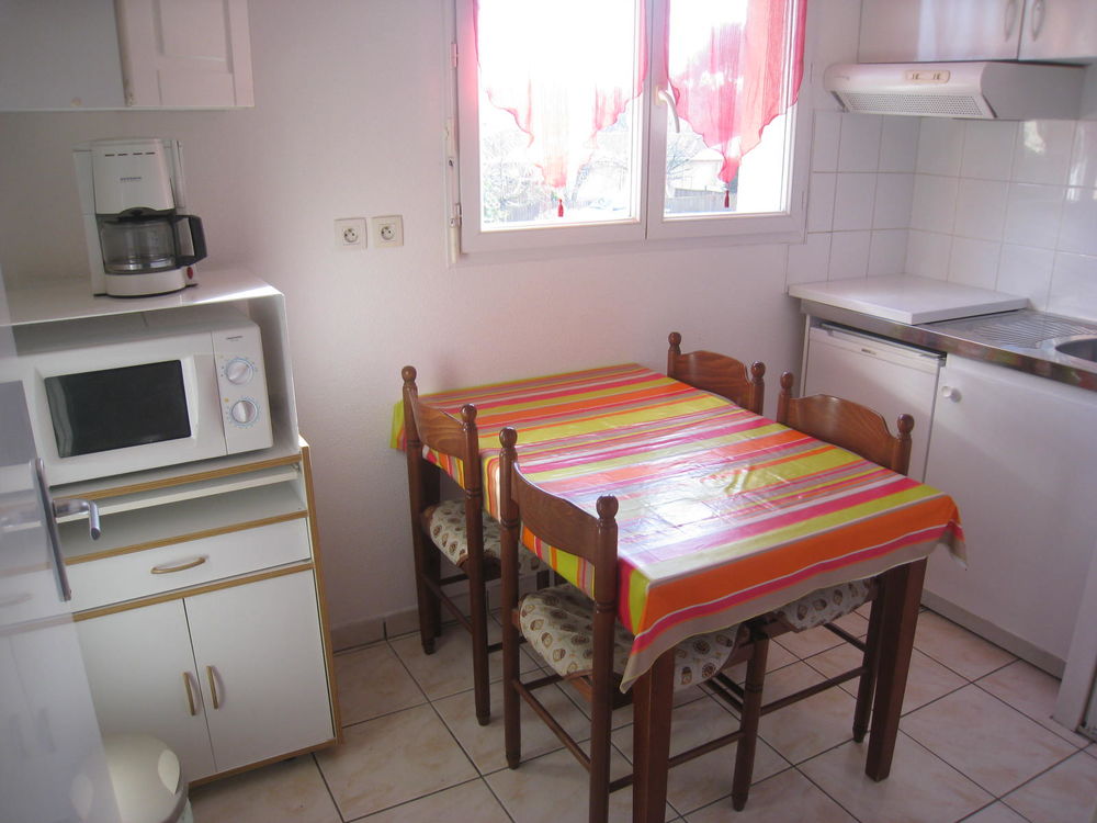 APPARTEMENT T1 30 m2 AVE PARKING PRIVE.