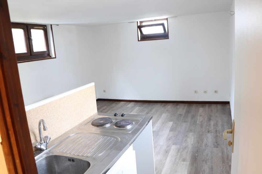 Studio 2ème étage,19m2, rue des Arts ,près Opéra