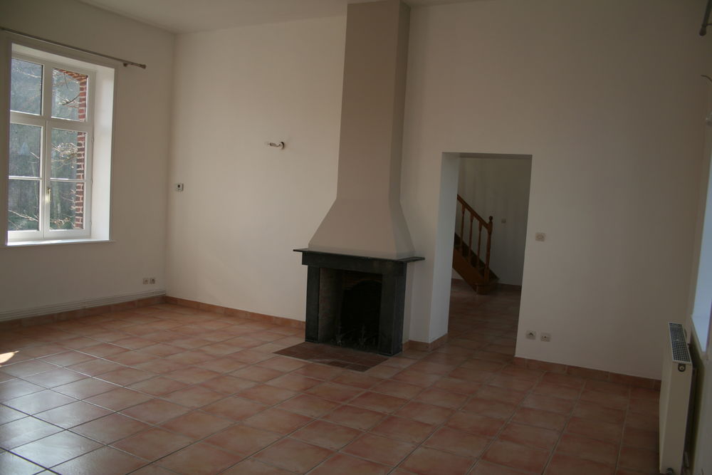 Maison mitoyenne, 153m2, 3 chambres, avec jardin, près Golf