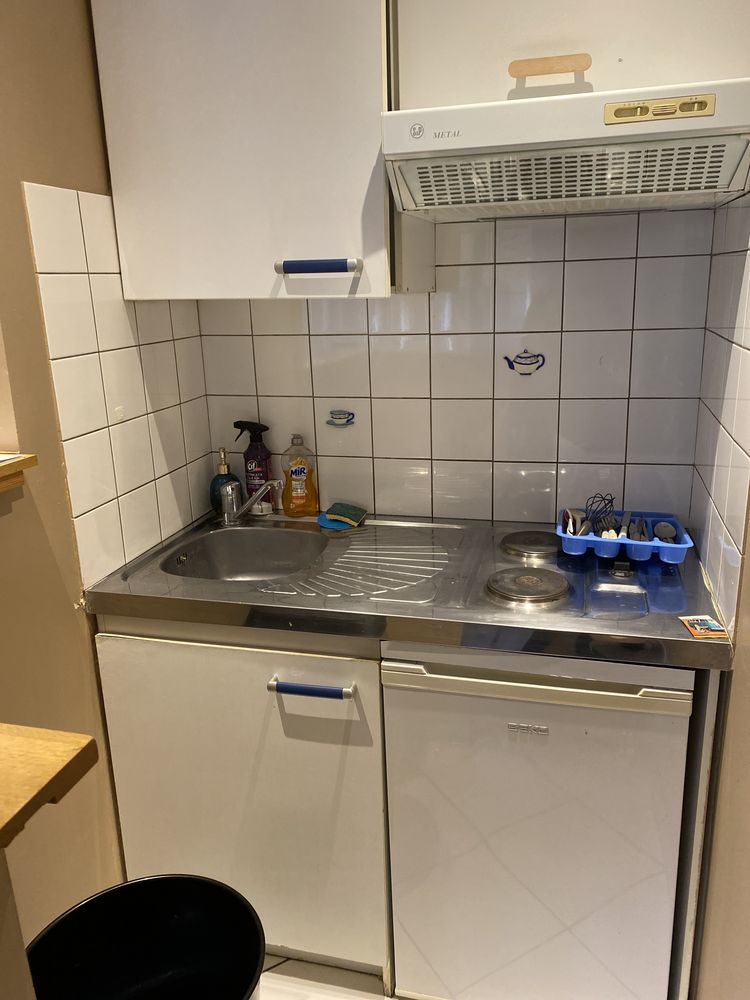 STUDIO MEUBLÉ FACE AU LYCÉE MARIETTE CÔTÉ RUE