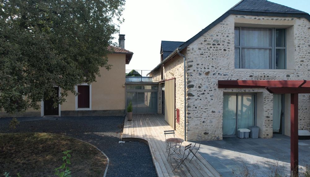 Ferme béarnaise rénovée par architecte ? 275 m² ? 6 chambres