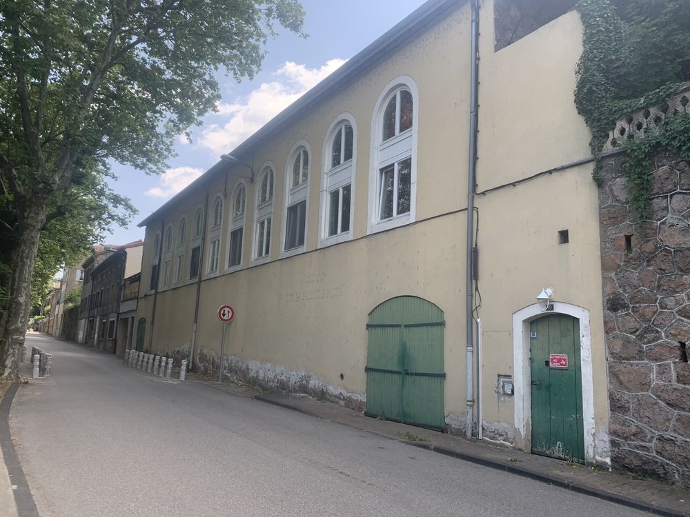 Maison atypique de 440 m² avec grand terrain Fort potentiel