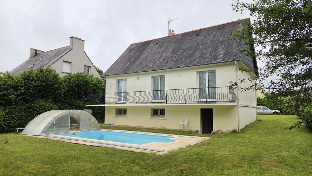 Maison avec piscine et grand garage