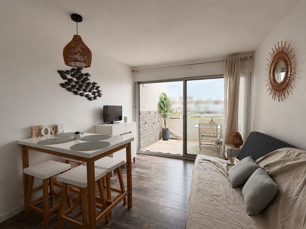 Couchant, studio cabine avec piscine et parking