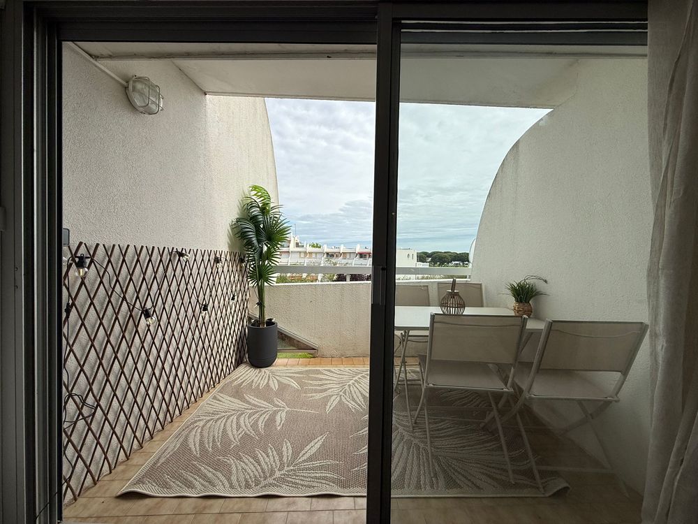 Couchant, studio cabine avec piscine et parking
