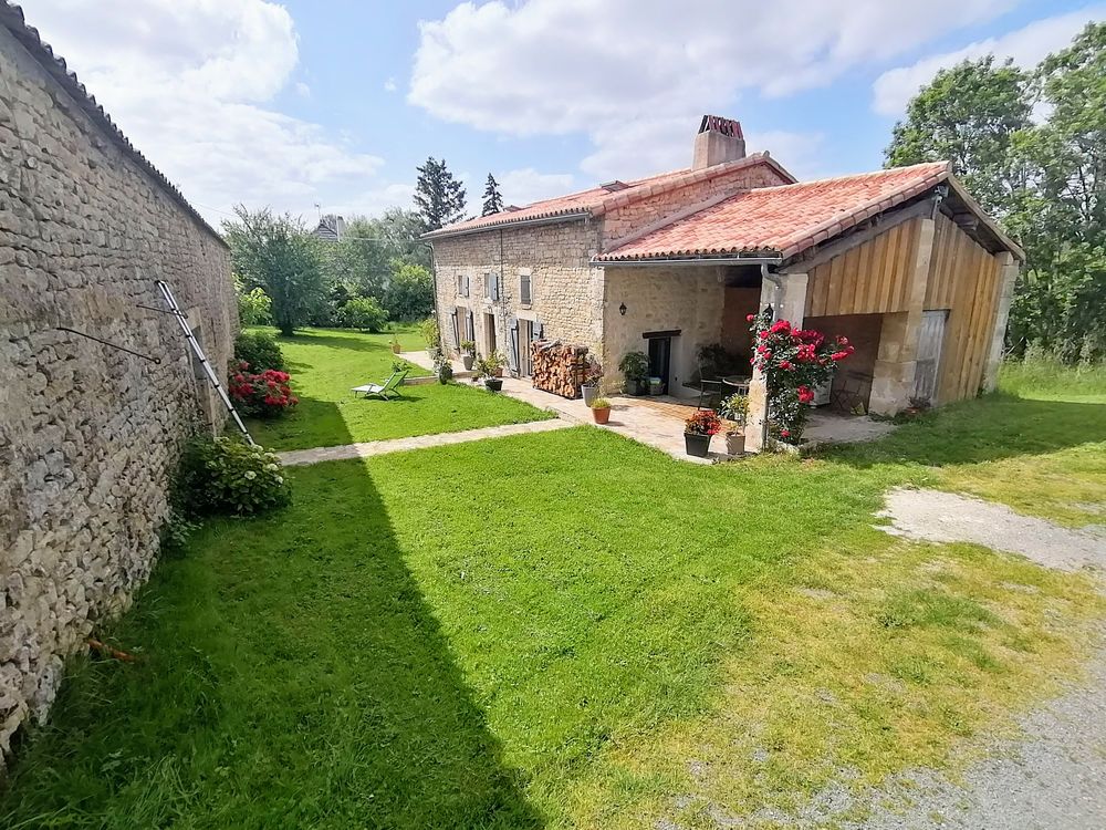 Maison en pierre avec dependances et belle vue