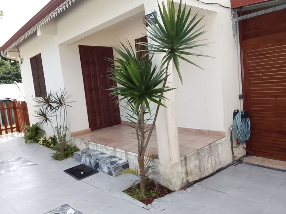 Lou maison F2 situé le Tremblay Saint-Philippe la Réunion