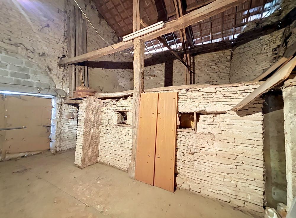 GROS POTENTIEL ? MAISON EN PIERRE XIX? SIÈCLE a renover