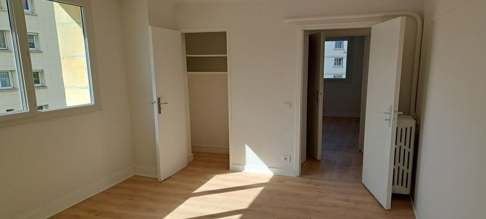 Tres belle appartement 5 pièces dont 3 chambres.