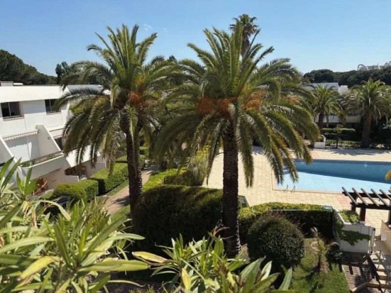sur Grande Motte, 34m carrés cour 85m carrés rez de chaussée