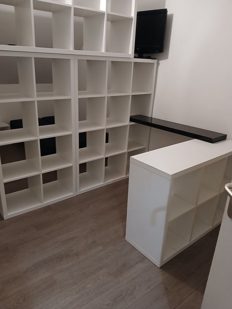 Chambre avec salle de bain et wc