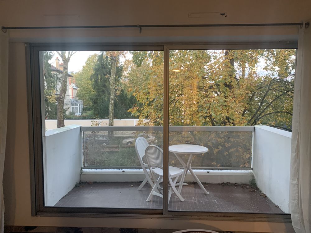 Proche gare studio meublé avec terrasse 790€ libre de suite
