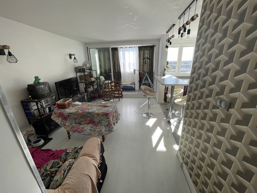 Appartement T4, rénové 77 m² 12e étage au centre de Merignac