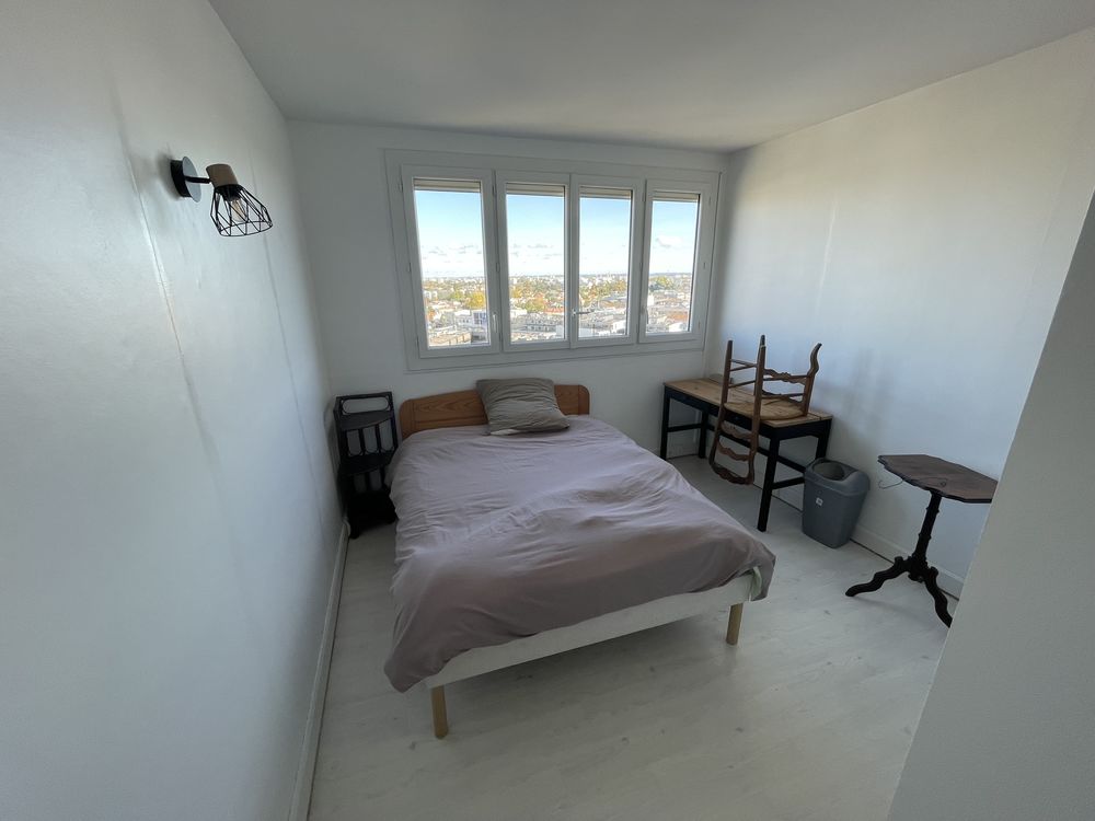 Appartement T4, rénové 77 m² 12e étage au centre de Merignac