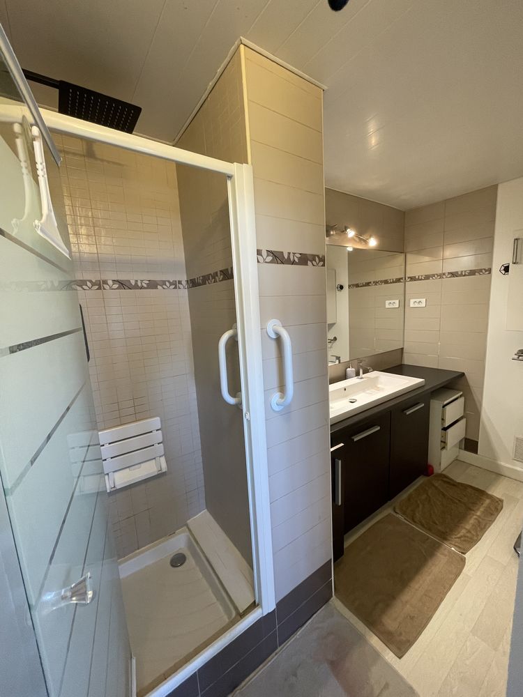 Appartement T4, rénové 77 m² 12e étage au centre de Merignac