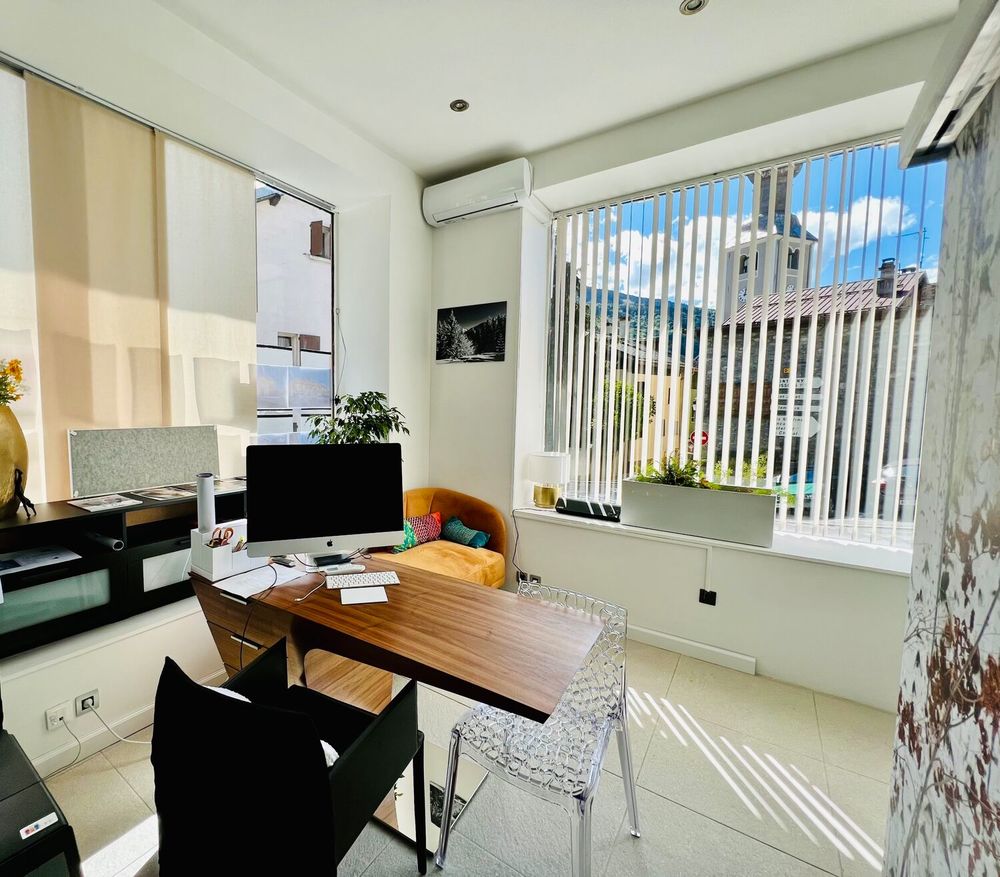 Bureau, ou local commercial , + 20 m2 de cave stockage