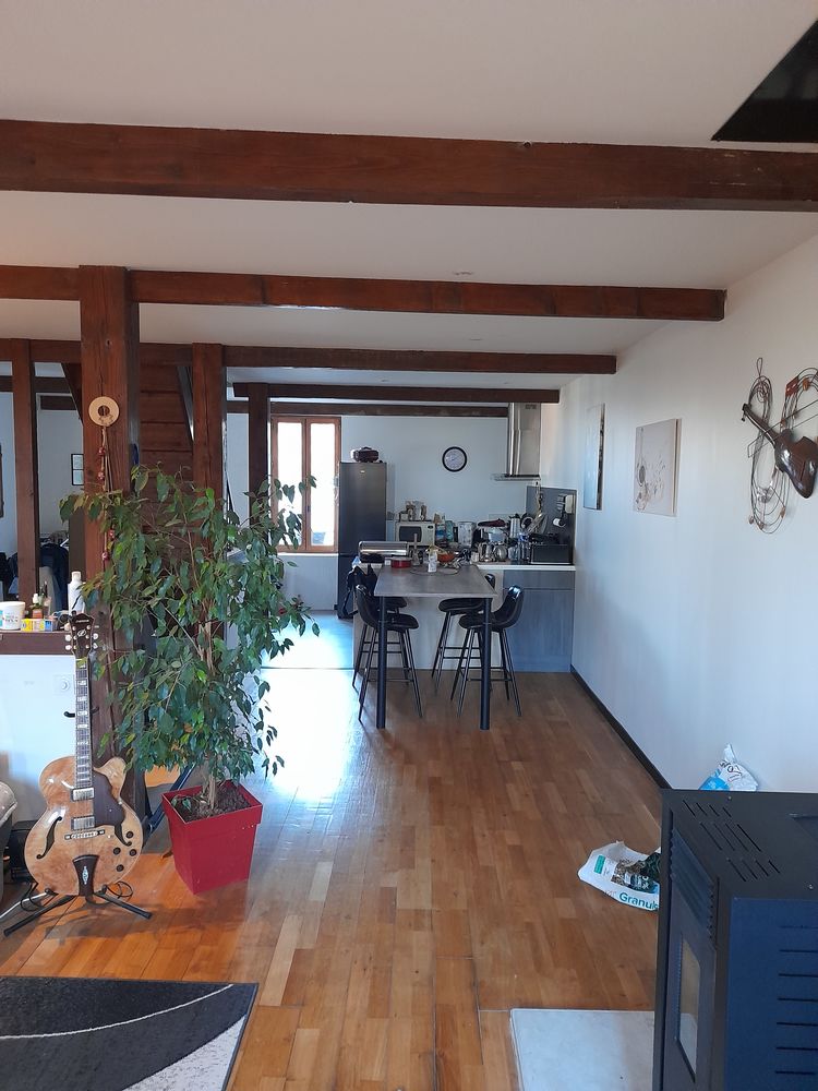 Bonjour, Maison de village et appartement meublé