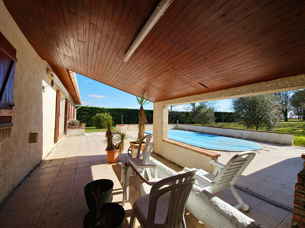 2 bâtisses 1 Maison avec piscine