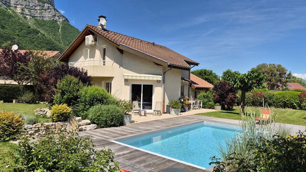 Maison 120 m2, terrain 1200 m2, DPE A, 4 chambres, piscine.
