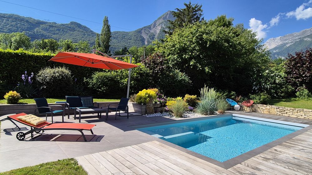 Maison 120 m2, terrain 1200 m2, DPE A, 4 chambres, piscine.