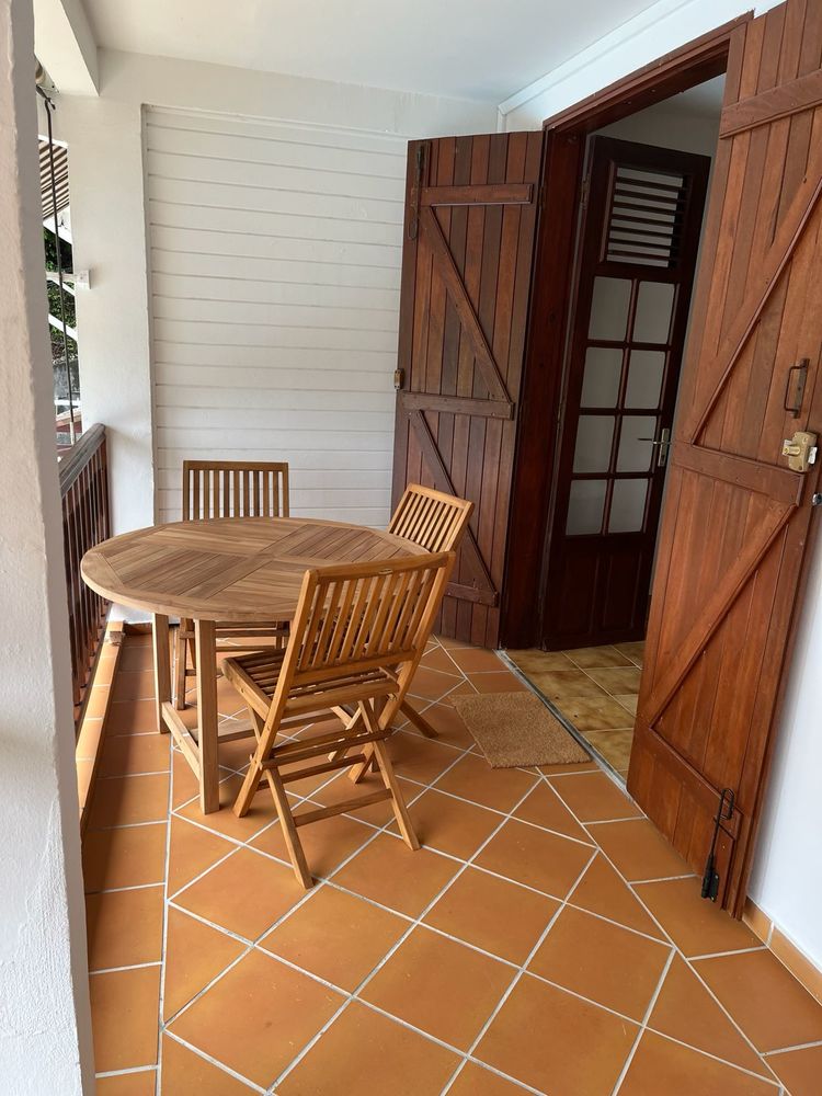 T2 en bas de villa à Gosier