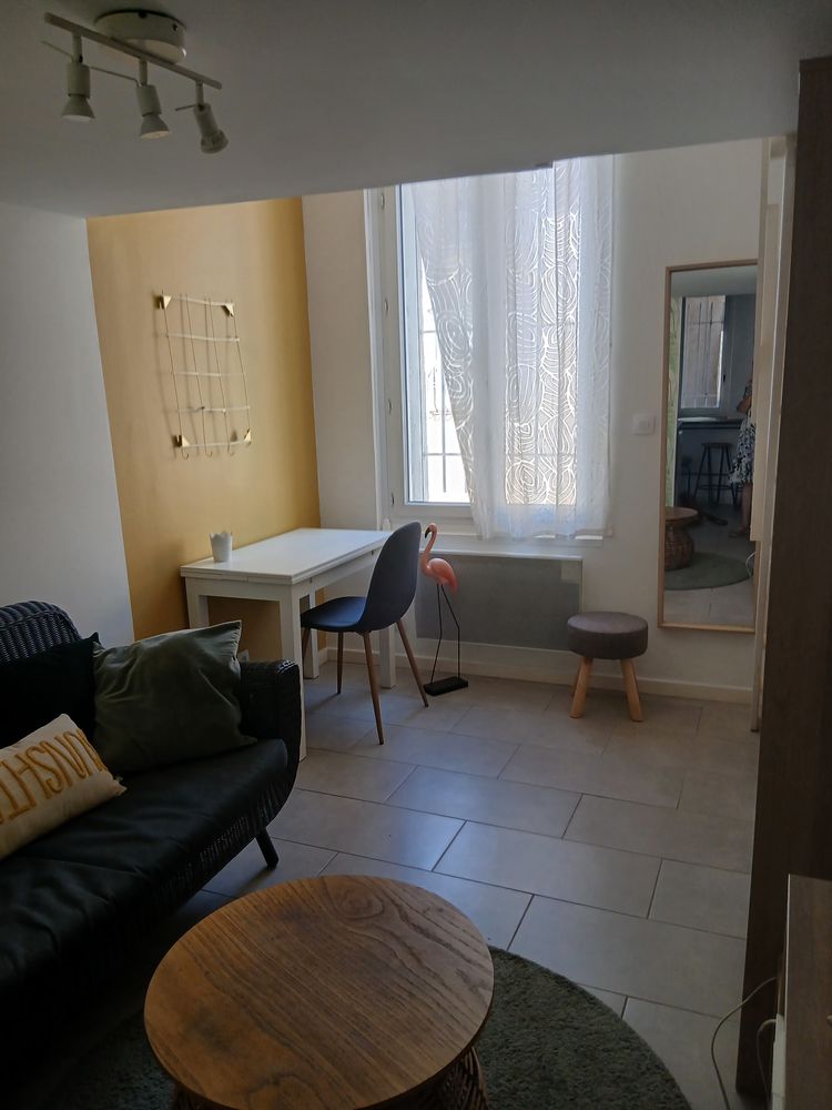 studio meublé . Nimes