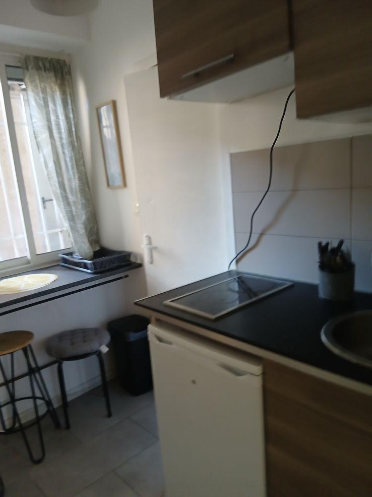 studio meublé . Nimes