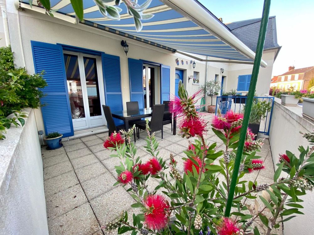 Maison familiale, 2 garages, Les Martraits