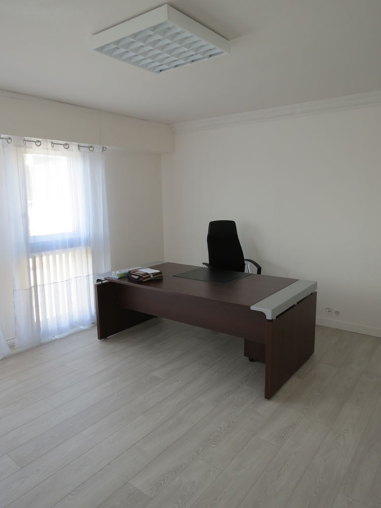 BUREAUX A REZE
